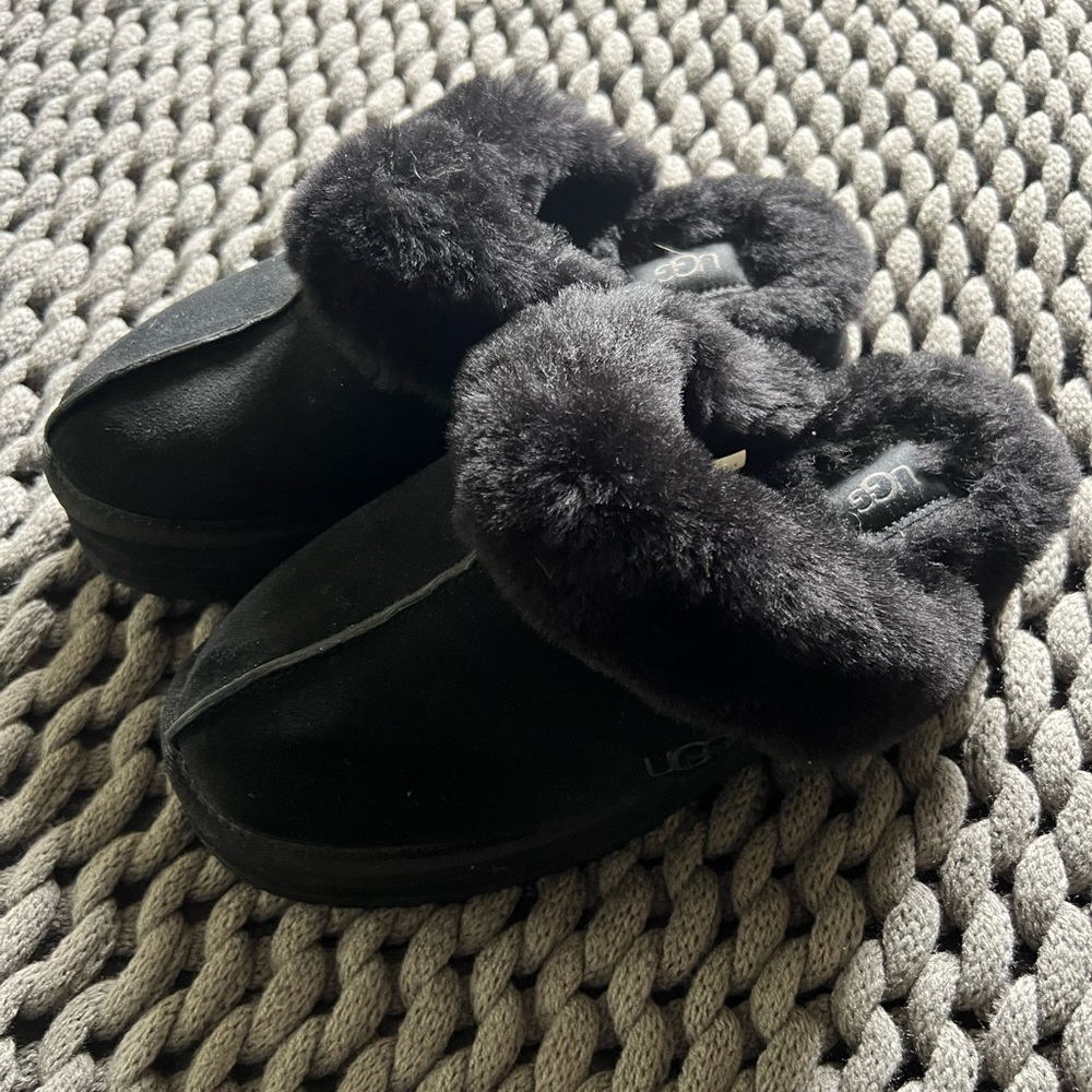 Women’s coquette black Ugg slippers